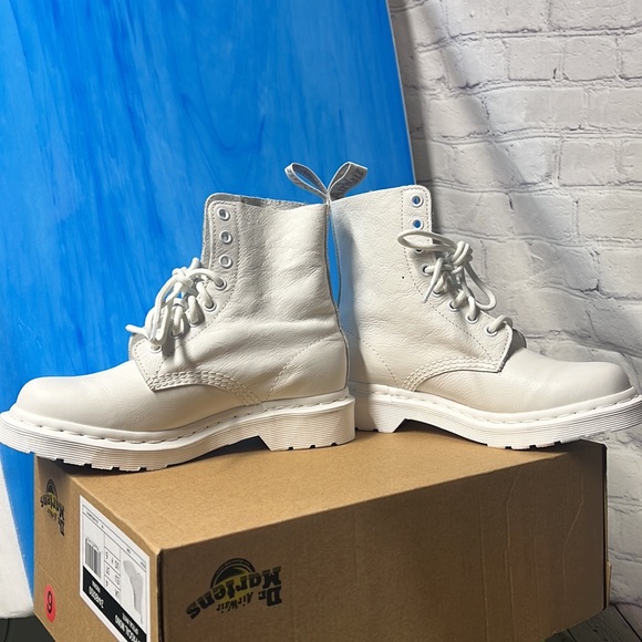 Dr Martens Air Wair boots - Picture 3 of 8